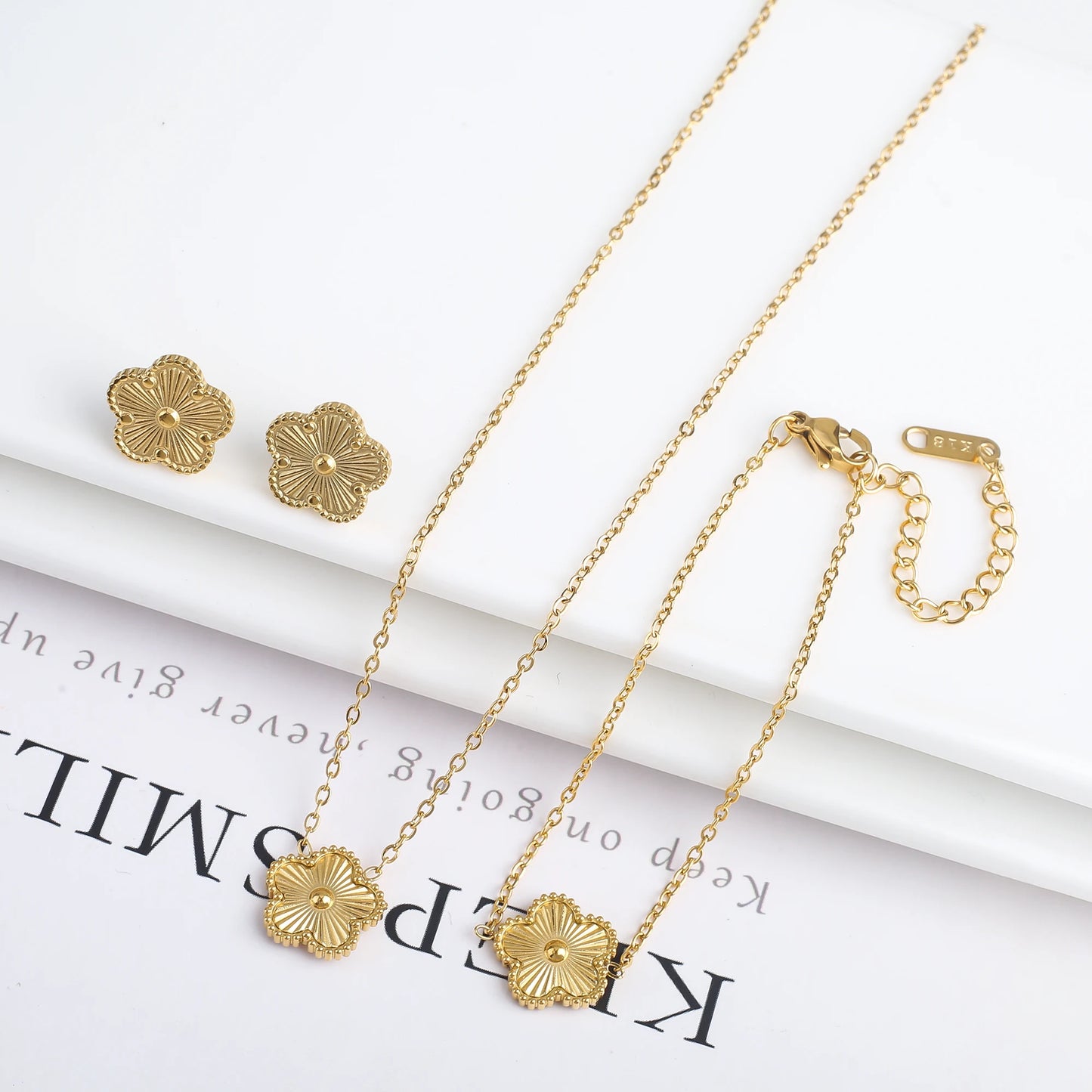 3Pcs 18K Gold-Plated Five-Leaf Flower Necklace Earrings Bracelet Jewelry Set for Woman Fashion Party Jewelry Daily Wear Clover