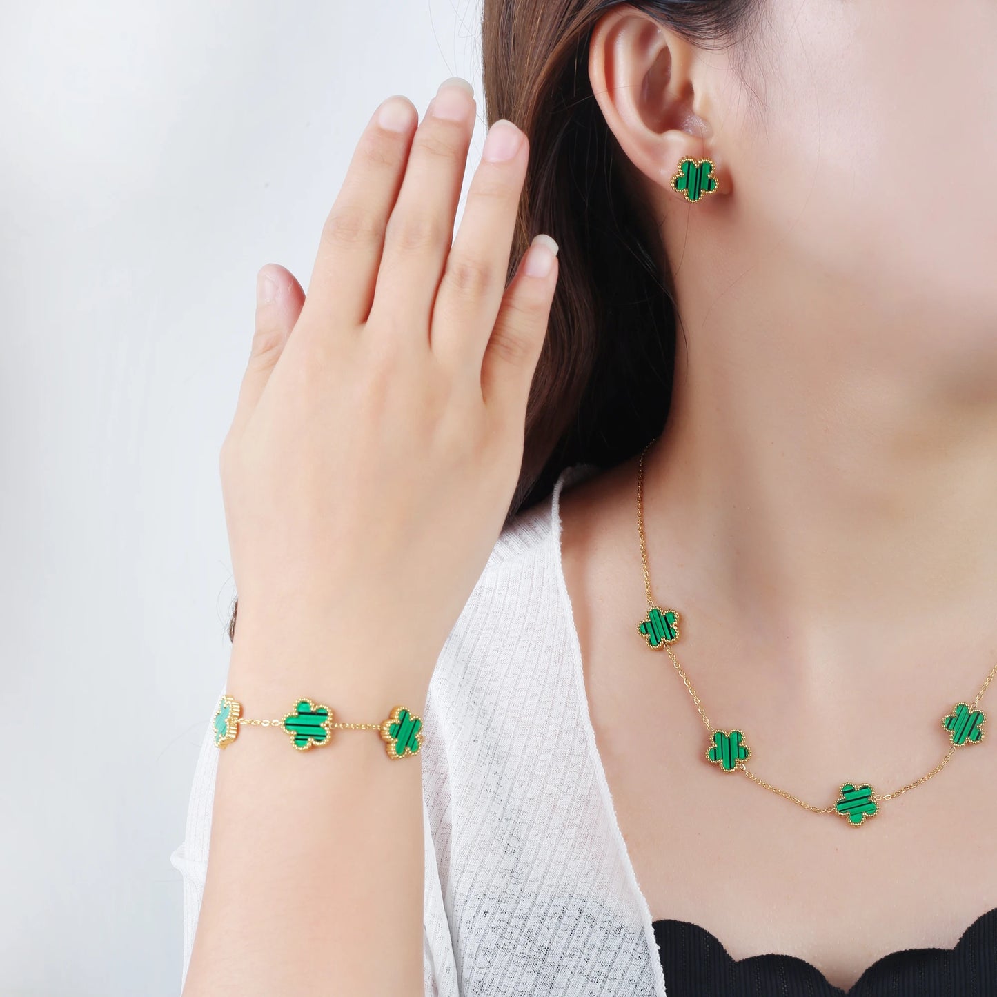 3Pcs 18K Gold-Plated Five-Leaf Flower Necklace Earrings Bracelet Jewelry Set for Woman Fashion Party Jewelry Daily Wear Clover