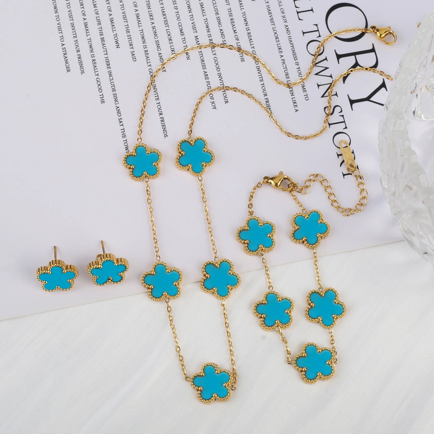 3Pcs 18K Gold-Plated Five-Leaf Flower Necklace Earrings Bracelet Jewelry Set for Woman Fashion Party Jewelry Daily Wear Clover