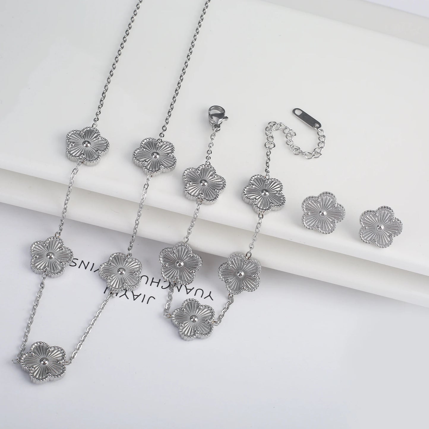 3Pcs 18K Gold-Plated Five-Leaf Flower Necklace Earrings Bracelet Jewelry Set for Woman Fashion Party Jewelry Daily Wear Clover