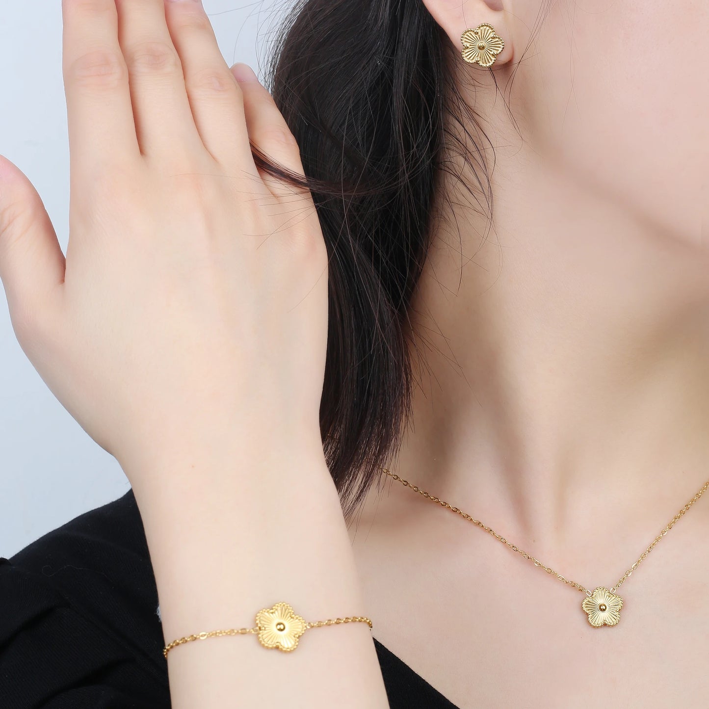 3Pcs 18K Gold-Plated Five-Leaf Flower Necklace Earrings Bracelet Jewelry Set for Woman Fashion Party Jewelry Daily Wear Clover