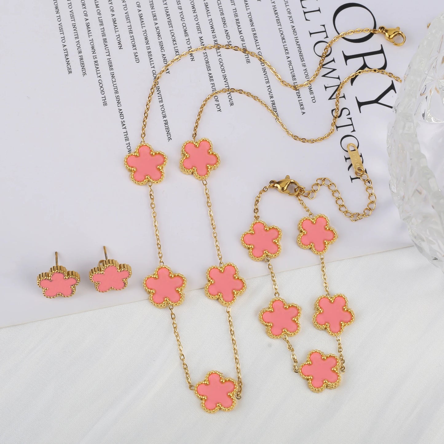 3Pcs 18K Gold-Plated Five-Leaf Flower Necklace Earrings Bracelet Jewelry Set for Woman Fashion Party Jewelry Daily Wear Clover