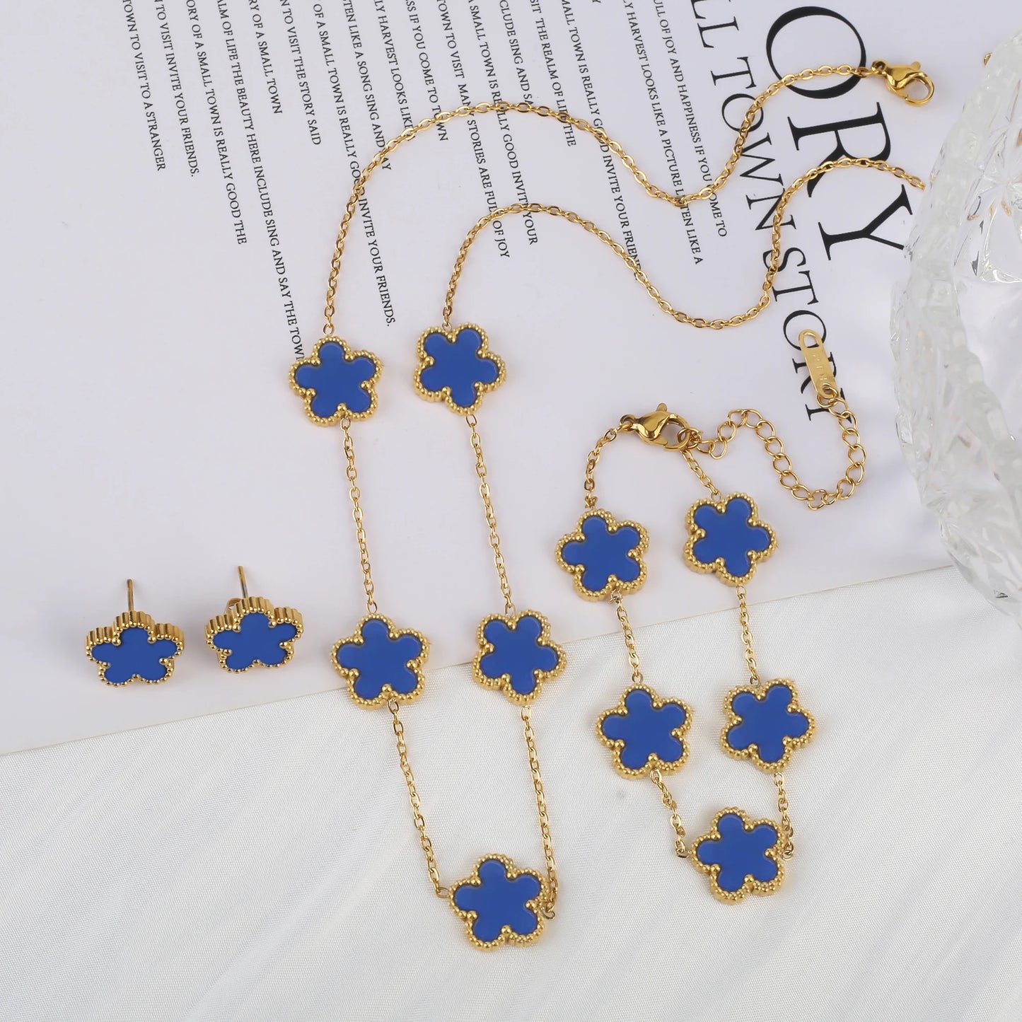 3Pcs 18K Gold-Plated Five-Leaf Flower Necklace Earrings Bracelet Jewelry Set for Woman Fashion Party Jewelry Daily Wear Clover