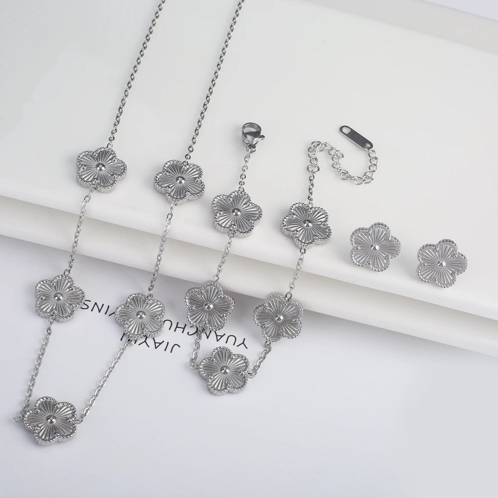 3Pcs 18K Gold-Plated Five-Leaf Flower Necklace Earrings Bracelet Jewelry Set for Woman Fashion Party Jewelry Daily Wear Clover